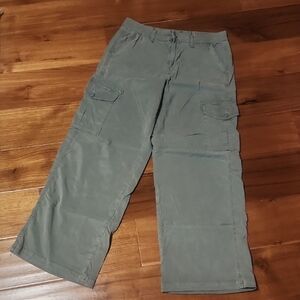 Womens American Eagle Cargo Pants size 10
